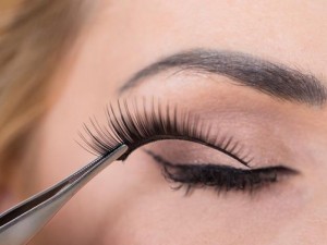 Takma Kirpik Nasıl Takılır ve Çıkarılır? Adım Adım Rehber